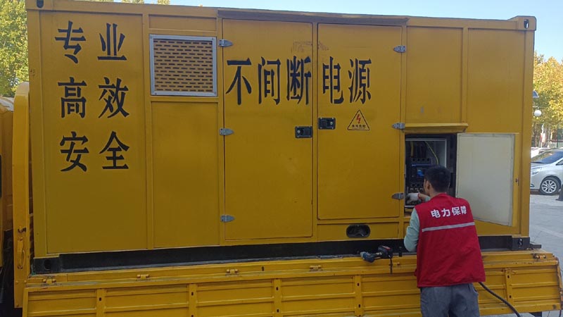 平远柴油发电机组和UPS电源配合使用时，如何避免切换过程中的电力中断？